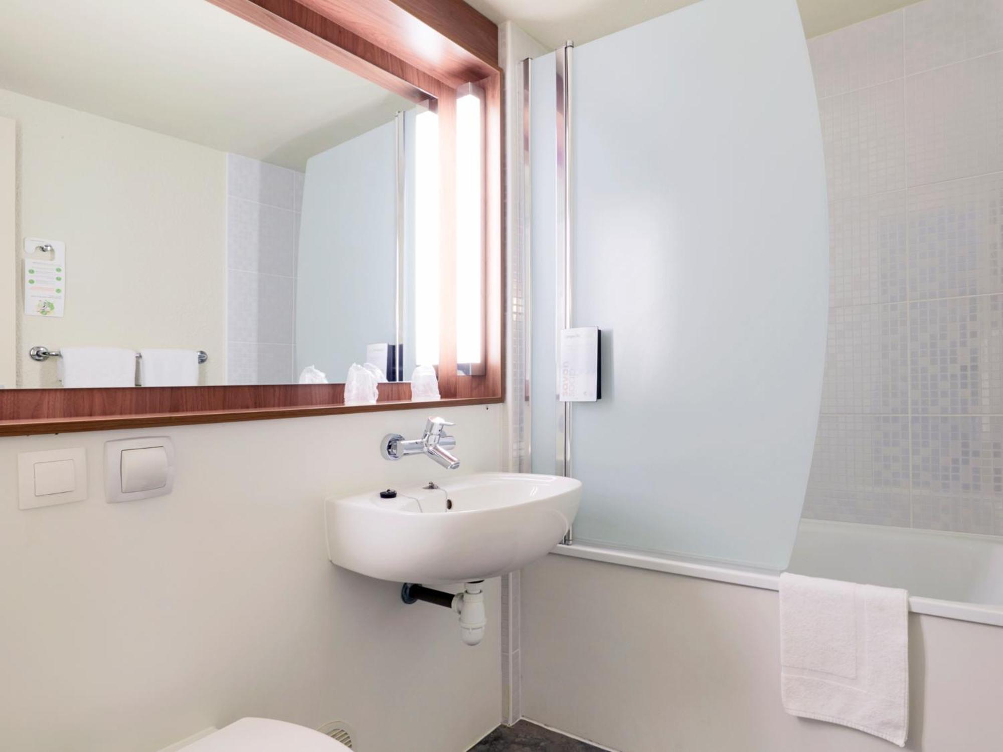 Campanile Brest - Gouesnou Aeroport Hotel Phòng bức ảnh